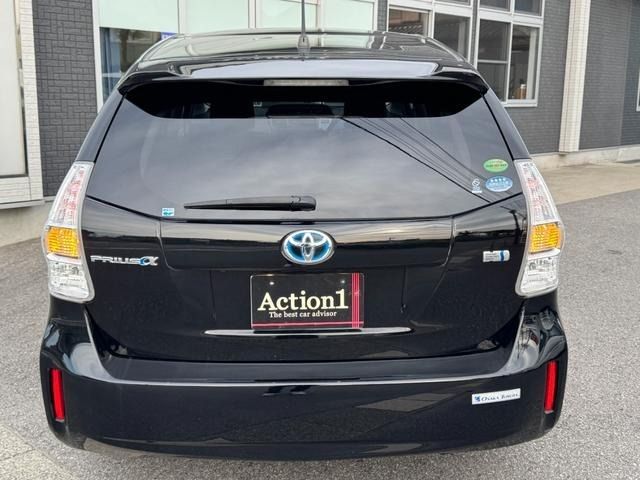 TOYOTA PRIUS Alpha 2014