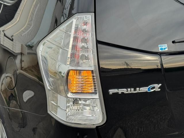 TOYOTA PRIUS Alpha 2014