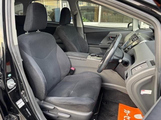 TOYOTA PRIUS Alpha 2014