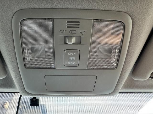 TOYOTA PRIUS Alpha 2014