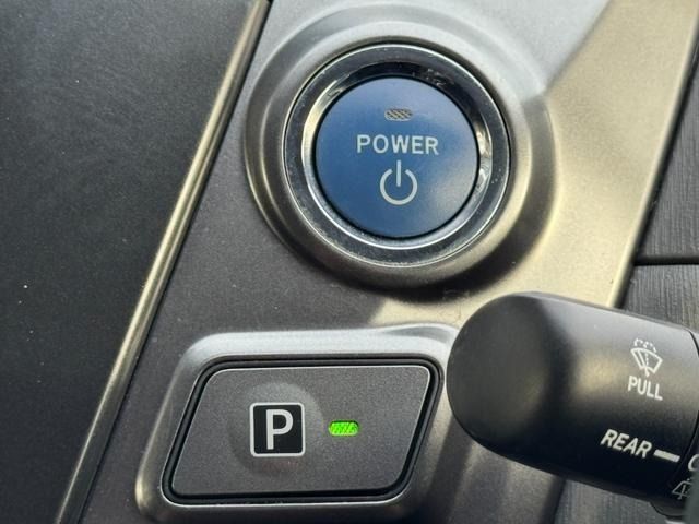 TOYOTA PRIUS Alpha 2014