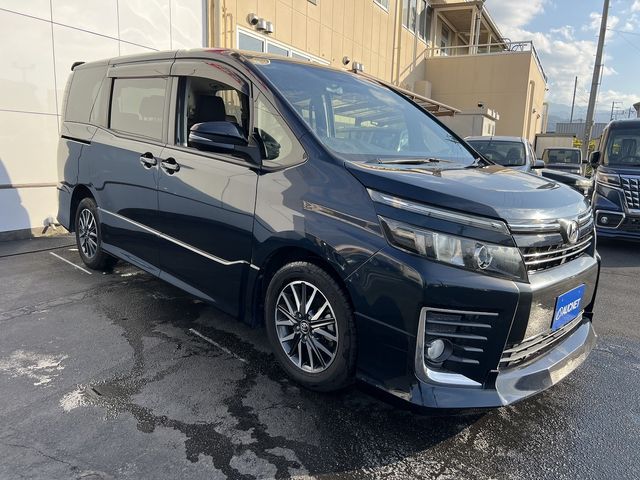 TOYOTA VOXY 4WD 2015