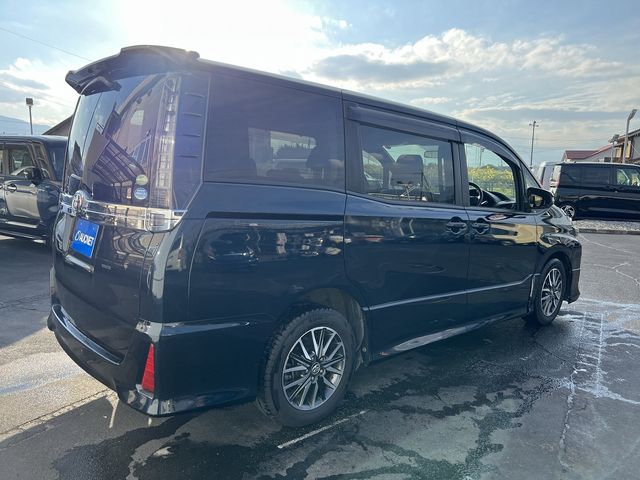 TOYOTA VOXY 4WD 2015