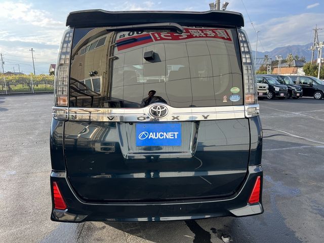 TOYOTA VOXY 4WD 2015