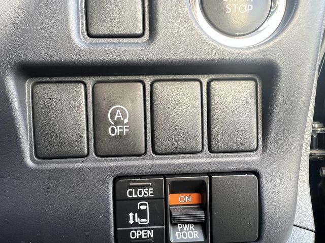 TOYOTA VOXY 4WD 2015