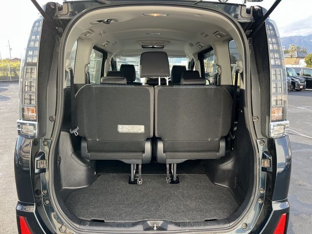 TOYOTA VOXY 4WD 2015