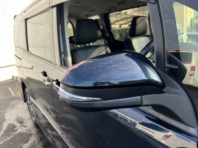 TOYOTA VOXY 4WD 2015