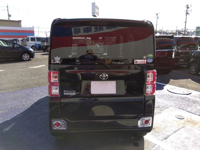 TOYOTA PIXIS MEGA 2018