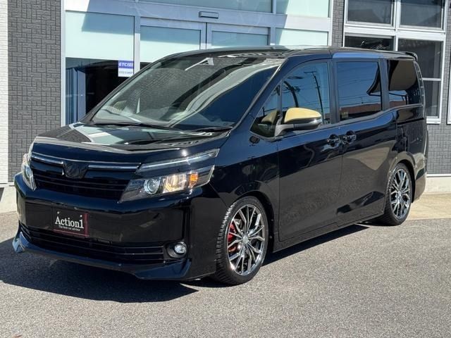 TOYOTA VOXY HYBRID 2015