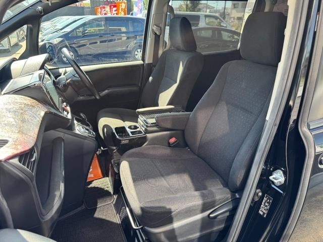 TOYOTA VOXY HYBRID 2015