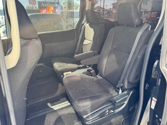 TOYOTA VOXY HYBRID 2015