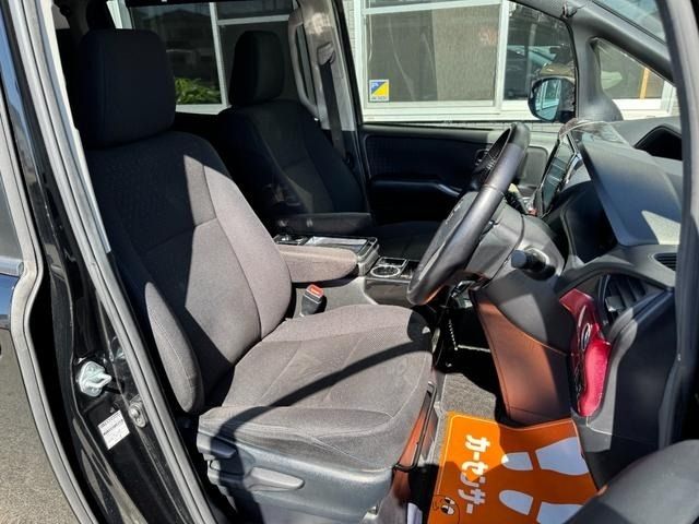 TOYOTA VOXY HYBRID 2015