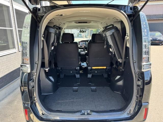 TOYOTA VOXY HYBRID 2015