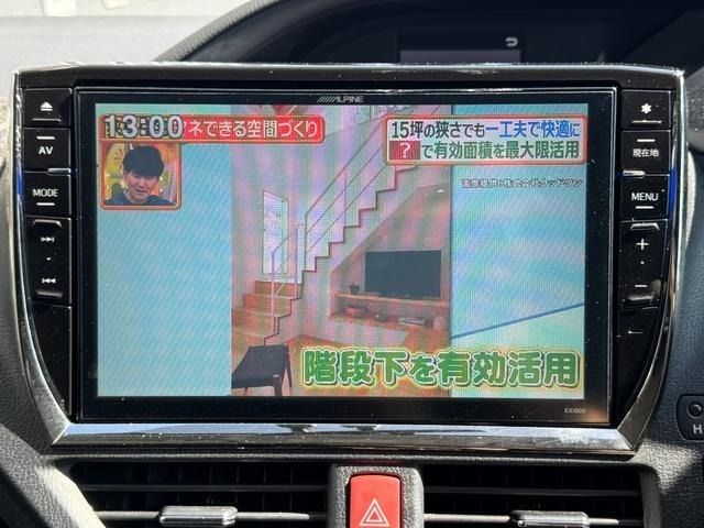 TOYOTA VOXY HYBRID 2015