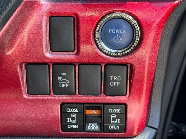 TOYOTA VOXY HYBRID 2015