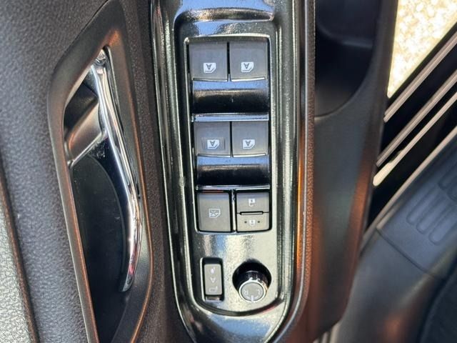 TOYOTA VOXY HYBRID 2015