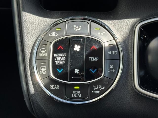 TOYOTA VOXY HYBRID 2015