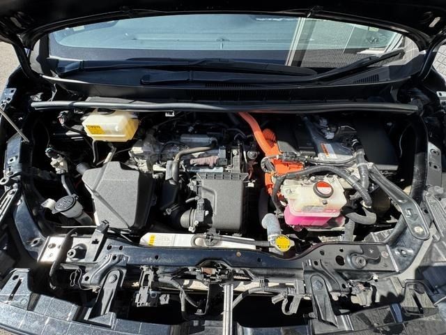 TOYOTA VOXY HYBRID 2015