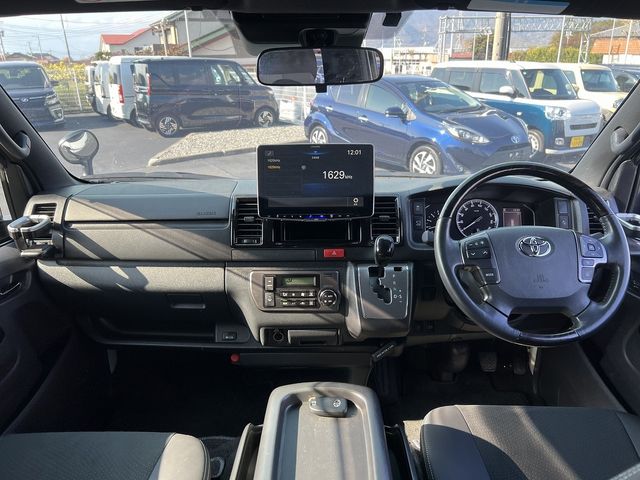 TOYOTA HIACE van 4WD 2022