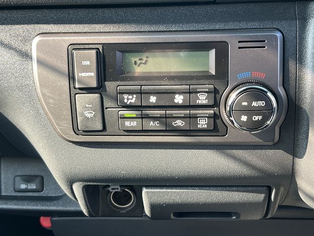 TOYOTA HIACE van 4WD 2022