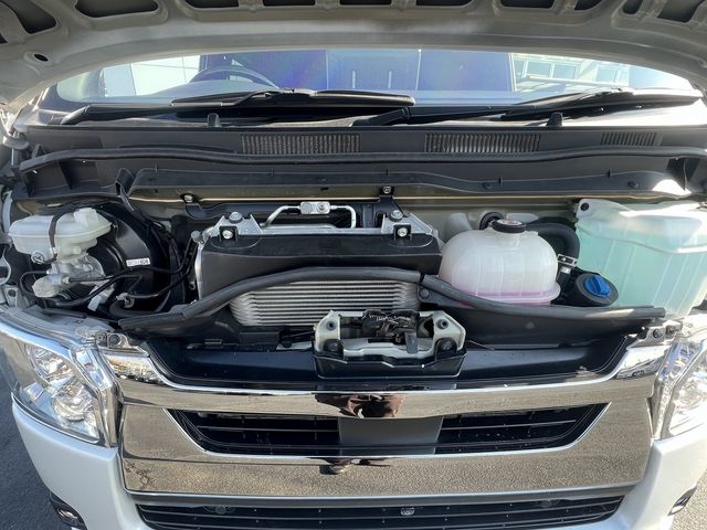 TOYOTA HIACE van 4WD 2022