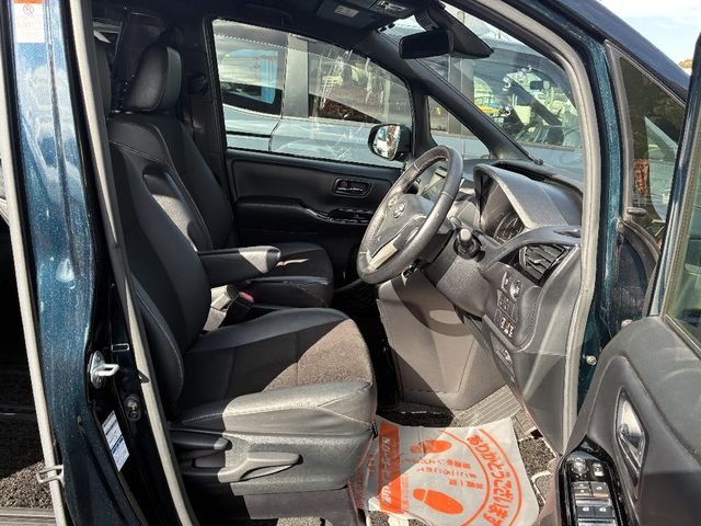 TOYOTA NOAH 4WD 2019