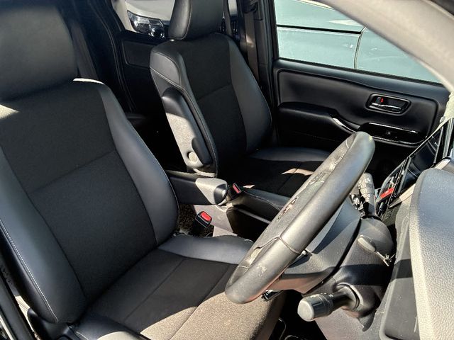 TOYOTA NOAH 4WD 2019