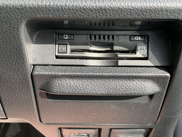 TOYOTA NOAH 4WD 2019