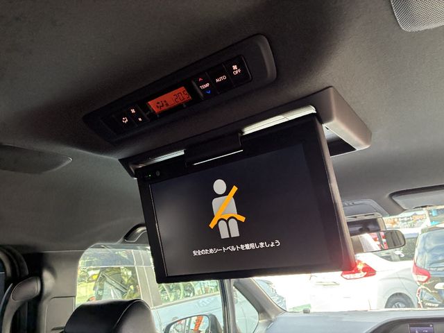 TOYOTA NOAH 4WD 2019