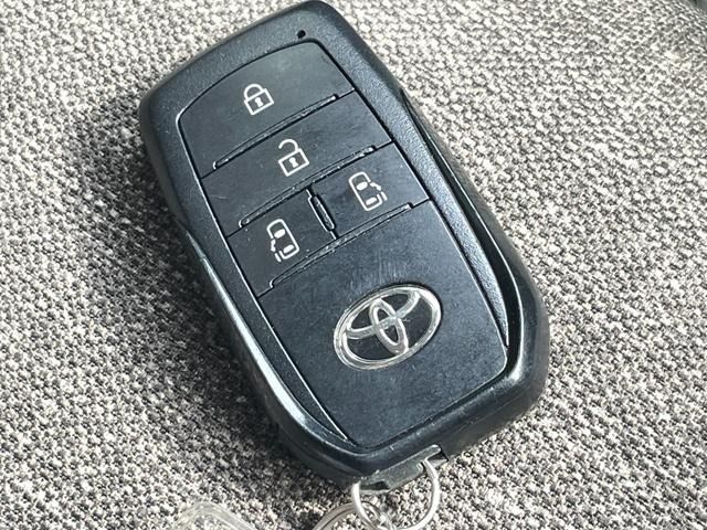 TOYOTA SIENTA HYBRID 2023