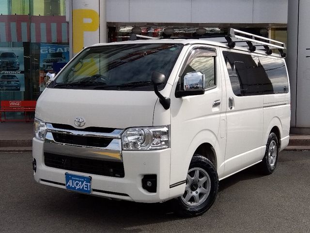 TOYOTA HIACE van 4WD 2022