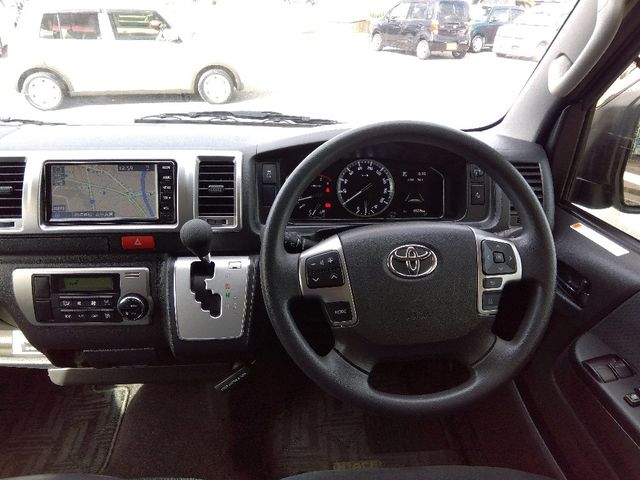 TOYOTA HIACE van 4WD 2022