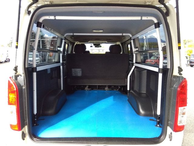 TOYOTA HIACE van 4WD 2022