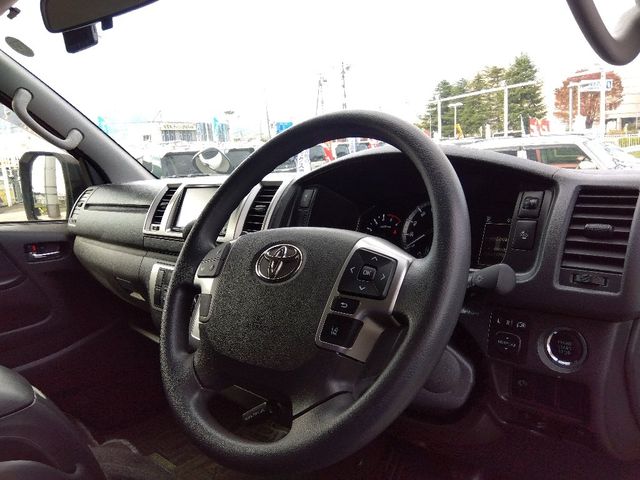 TOYOTA HIACE van 4WD 2022