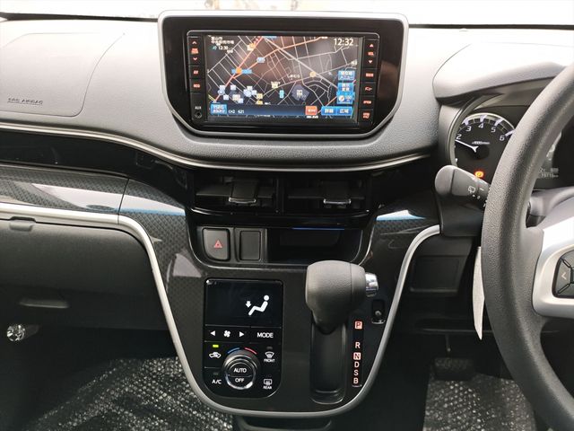 DAIHATSU MOVE CUSTOM 4WD 2018