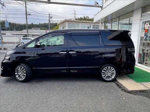 TOYOTA VELLFIRE 2013