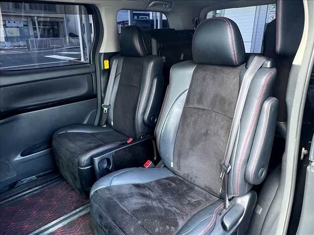 TOYOTA VELLFIRE 2013