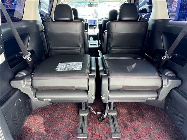 TOYOTA VELLFIRE 2013