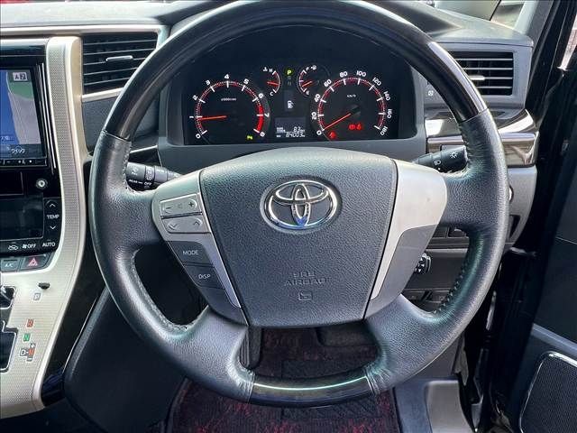 TOYOTA VELLFIRE 2013