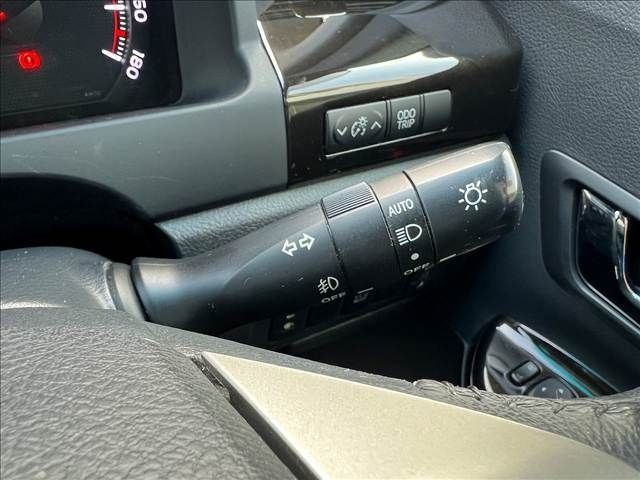 TOYOTA VELLFIRE 2013