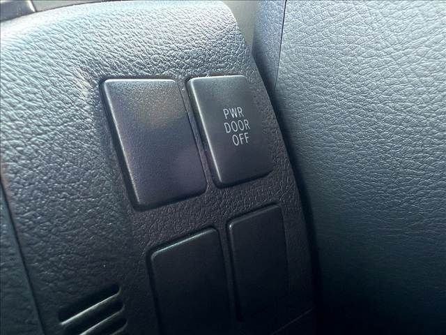 TOYOTA VELLFIRE 2013