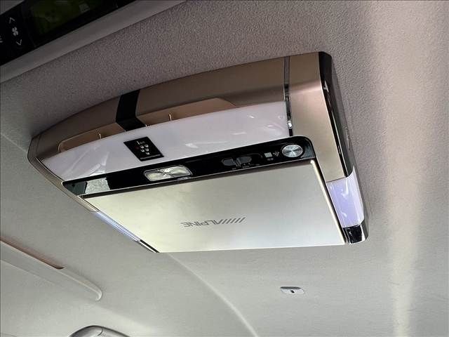 TOYOTA VELLFIRE 2013