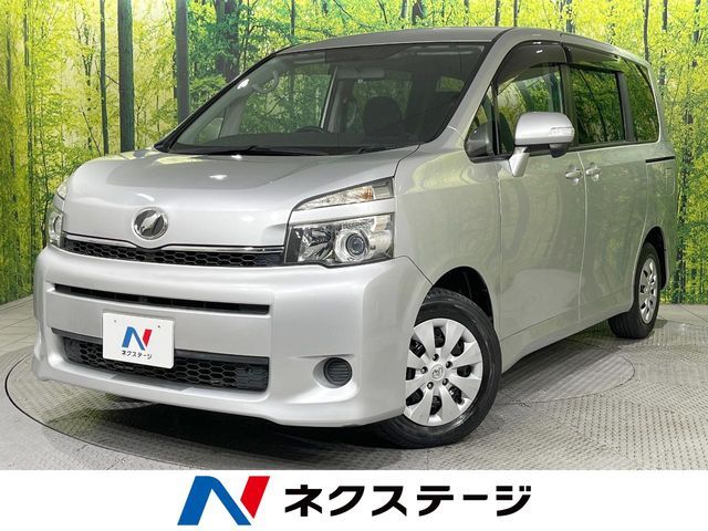 TOYOTA VOXY 2013