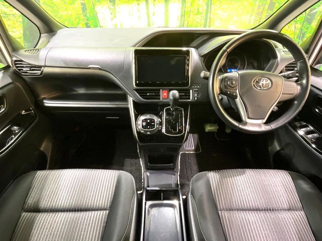 TOYOTA VOXY 2018