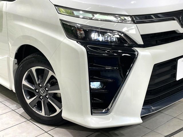 TOYOTA VOXY 2018