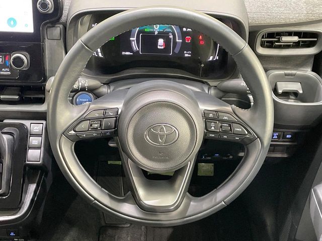TOYOTA SIENTA HYBRID 2023