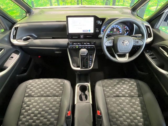 TOYOTA VOXY HYBRID 2025