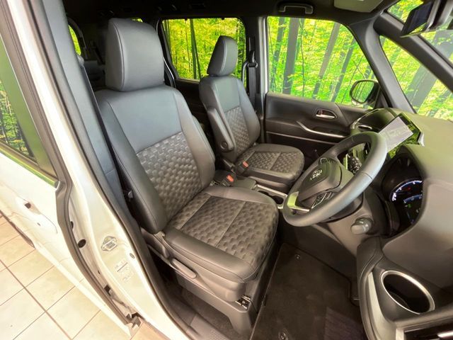 TOYOTA VOXY HYBRID 2025