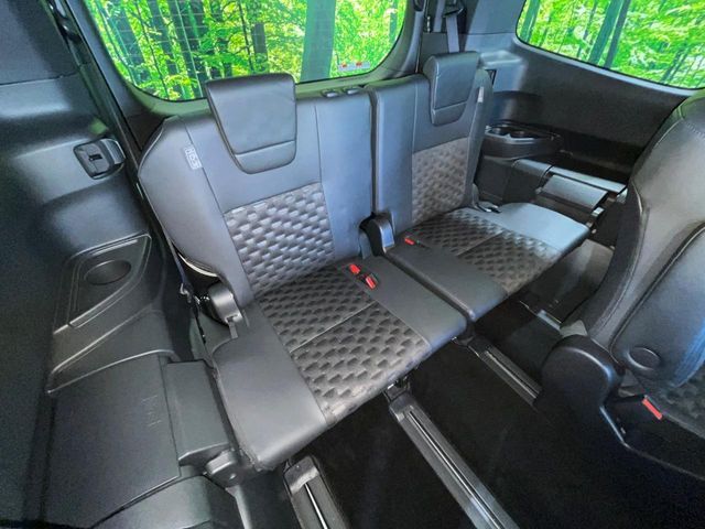 TOYOTA VOXY HYBRID 2025