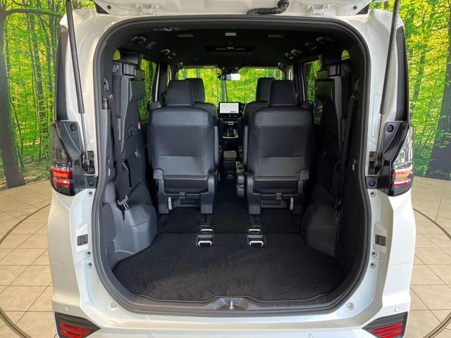 TOYOTA VOXY HYBRID 2025